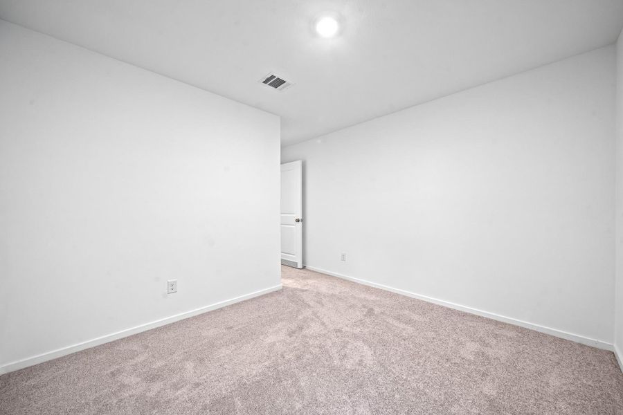 Spacious, unfurnished interior of a new home in Sunterra, Katy (Image 17). Spacious, unfurnished interior of a new home in Sunterra, Katy (Image 17).