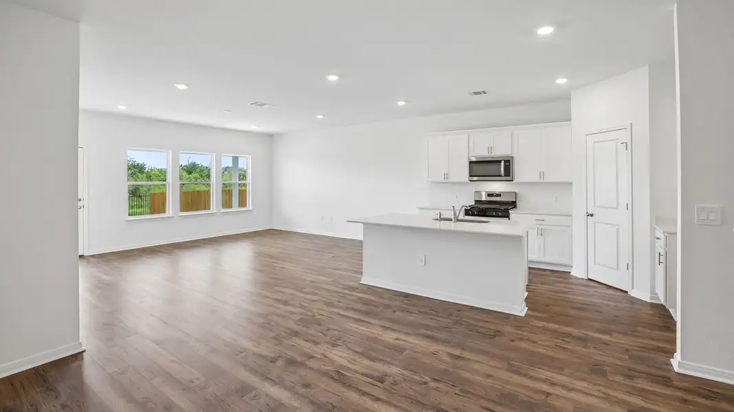 Spacious, unfurnished interior of a new home in Prairie Lakes, Buda (Image 24).