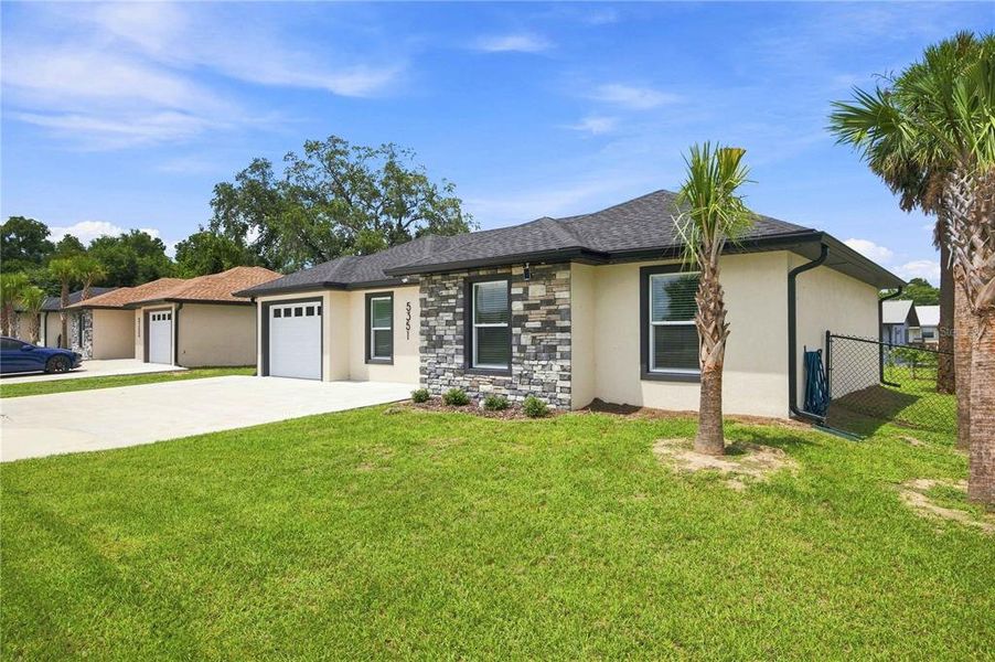 Front exterior of a new home in , Ocala, FL, highlighting curb appeal (Image 19).