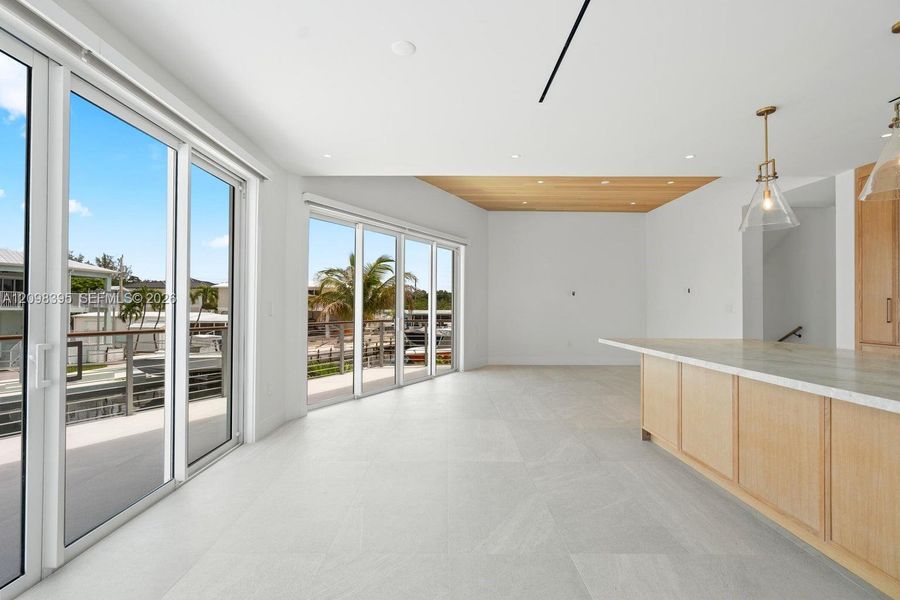 Spacious, unfurnished interior of a new home in , Key Largo (Image 59).