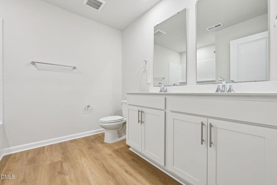 27-web-or-mls-Raleigh - Oak Manor - 536