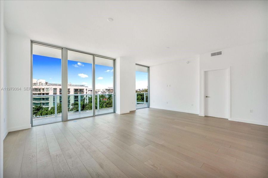 Spacious, unfurnished interior of a new home in , Bay Harbor Islands (Image 11).