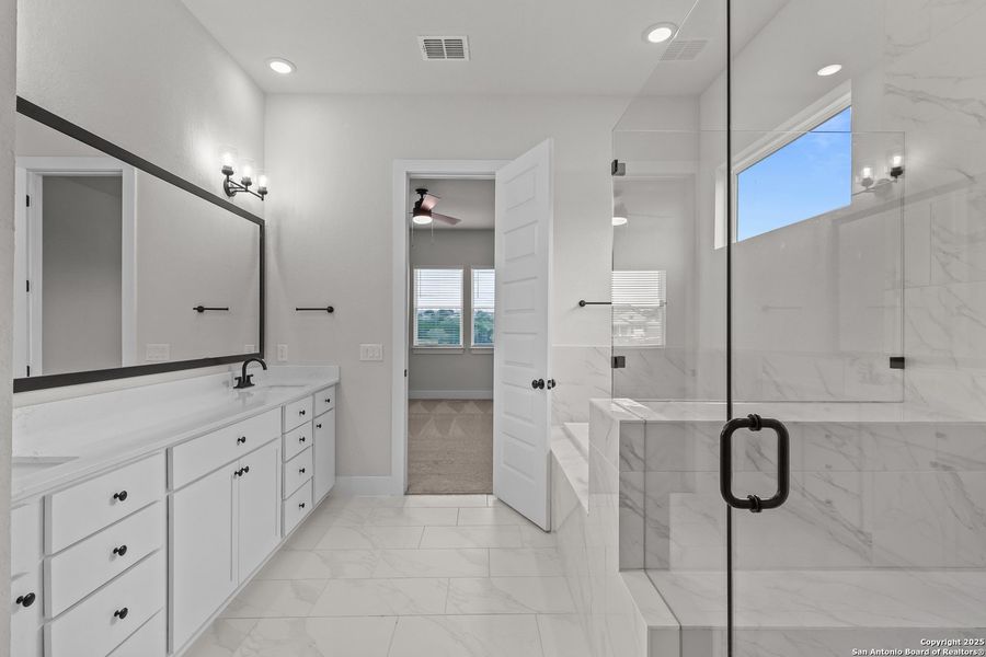 Furnished interior view inside a new home in Homestead, Schertz (Image 11).