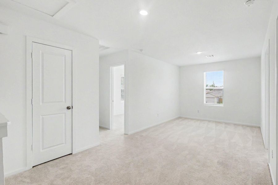 Spacious, unfurnished interior of a new home in Hill and Dale Ranch, Splendora (Image 12).