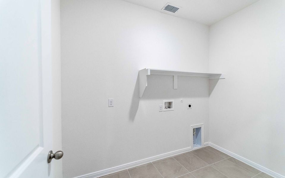 Spacious, unfurnished interior of a new home in Pebblebrook, Sherman (Image 42).