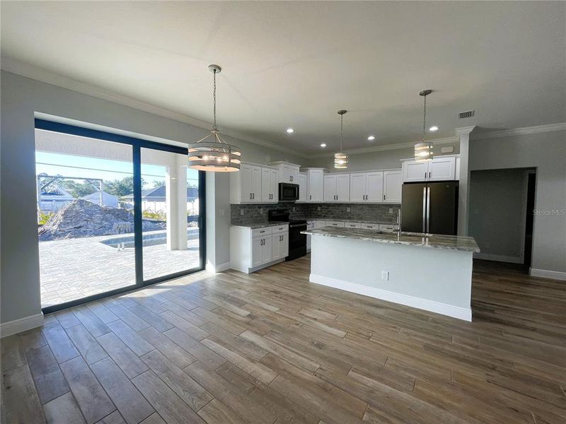 Spacious, unfurnished interior of a new home in , Englewood (Image 10).