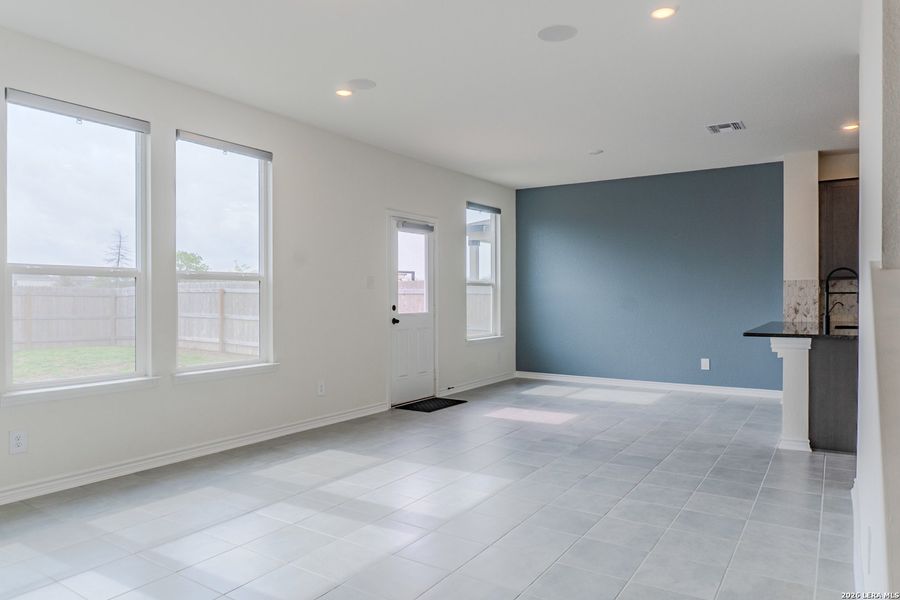 Spacious, unfurnished interior of a new home in , New Braunfels (Image 21).