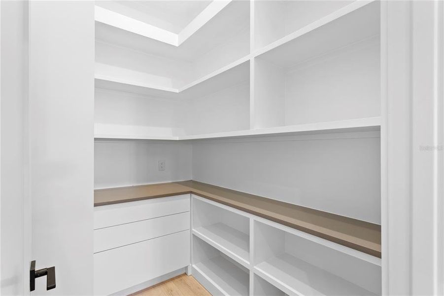 Spacious, unfurnished interior of a new home in , Tampa (Image 24).