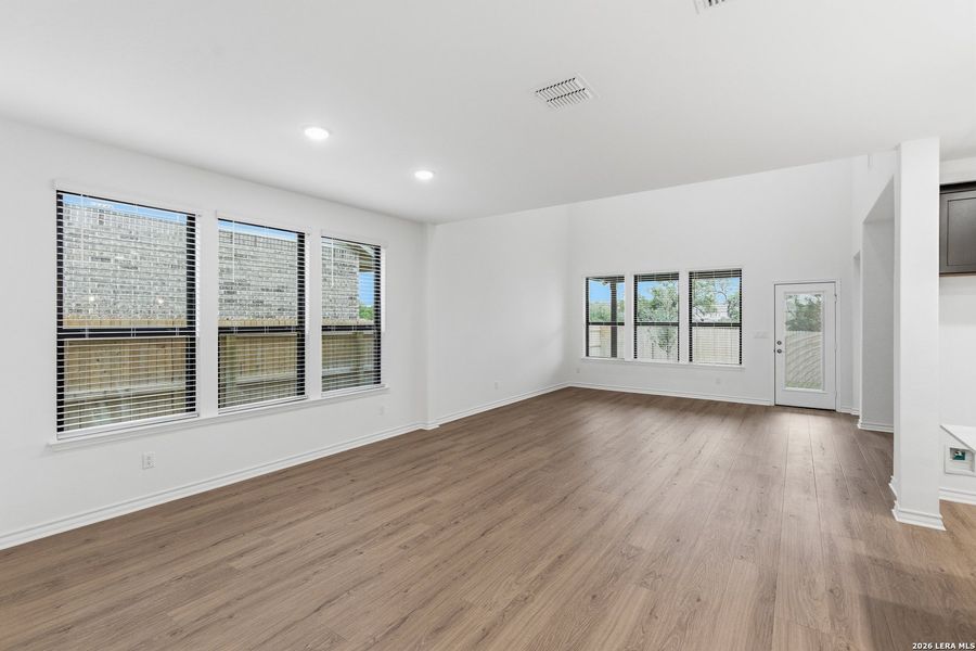 Spacious, unfurnished interior of a new home in Lily Springs, Seguin (Image 23).