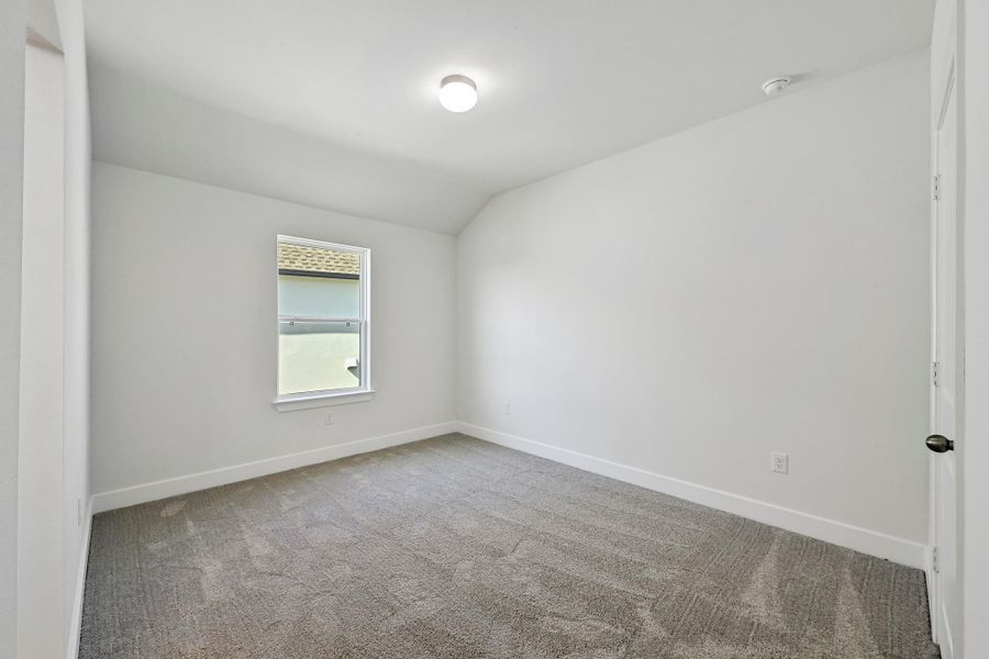 Spacious, unfurnished interior of a new home in Lakeside at Tessera, Lago Vista (Image 22).