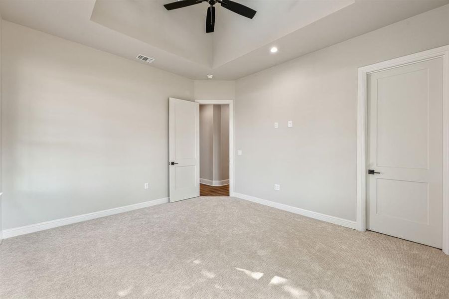 Spacious, unfurnished interior of a new home in , Granbury (Image 19). Spacious, unfurnished interior of a new home in , Granbury (Image 19).