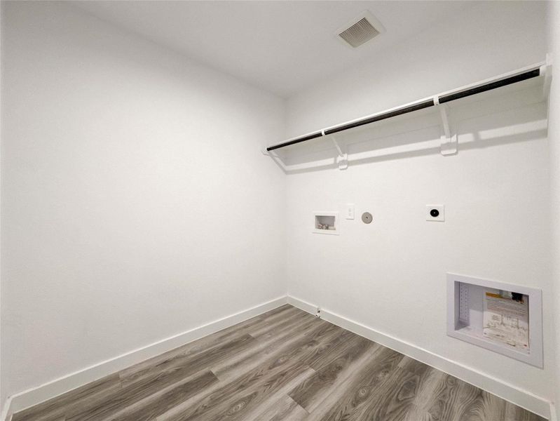 Spacious, unfurnished interior of a new home in , Houston (Image 19).