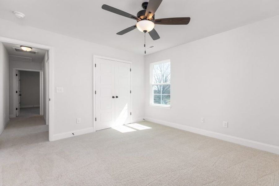 Spacious, unfurnished interior of a new home in Avondale, Greensboro (Image 75).