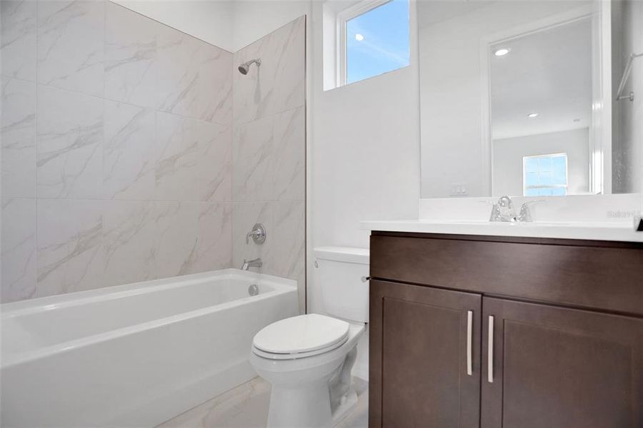 Furnished interior view inside a new home in Turnleaf, Punta Gorda (Image 10).