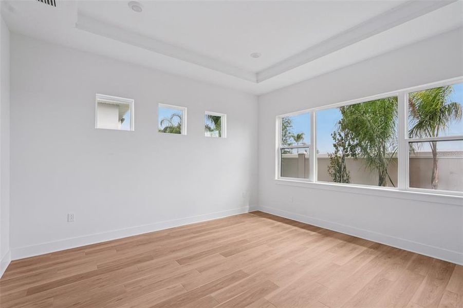 Spacious, unfurnished interior of a new home in Serengeti, Spring Hill (Image 18).