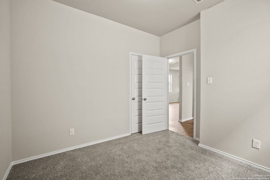 Spacious, unfurnished interior of a new home in Blue Ridge Ranch, San Antonio (Image 12).
