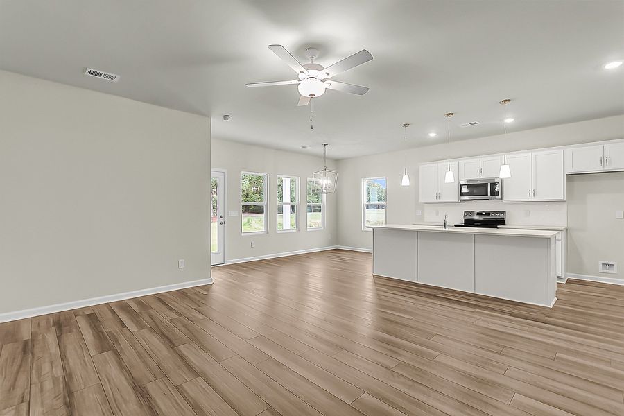 Spacious, unfurnished interior of a new home in Fairway Woods at Wyboo, Manning (Image 18).