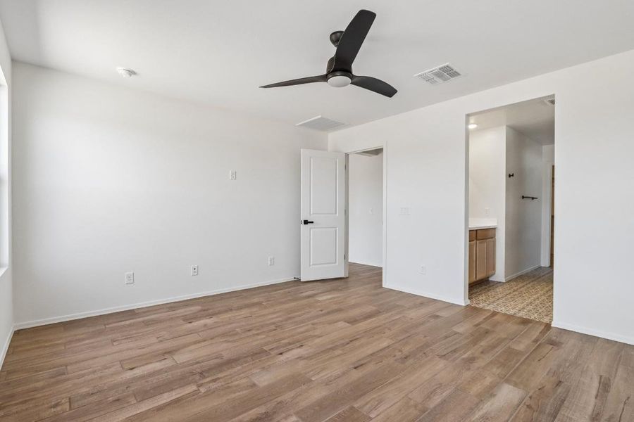Spacious, unfurnished interior of a new home in Entrada del Oro Classics, Gold Canyon (Image 12). Spacious, unfurnished interior of a new home in Entrada del Oro Classics, Gold Canyon (Image 12).