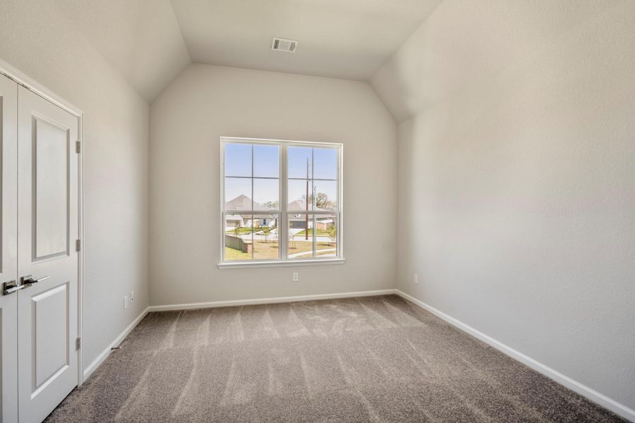 Spacious, unfurnished interior of a new home in Sienna 70′ Lots, Missouri City (Image 47).