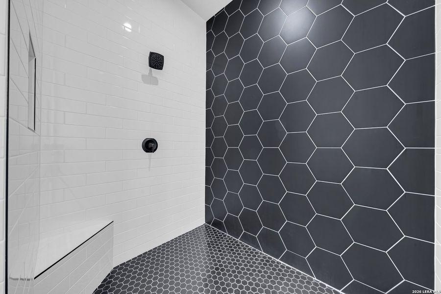 Close-up of interior finishes inside a home in , La Vernia (Image 20).