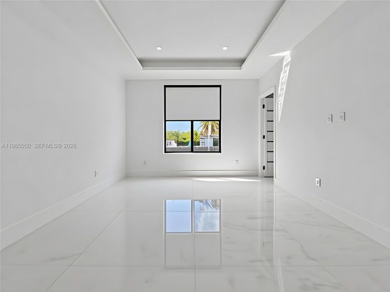 Spacious, unfurnished interior of a new home in , Miami (Image 45).