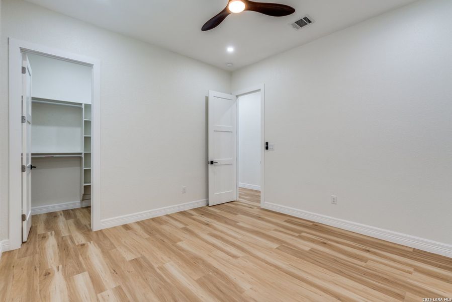 Spacious, unfurnished interior of a new home in , San Antonio (Image 28).