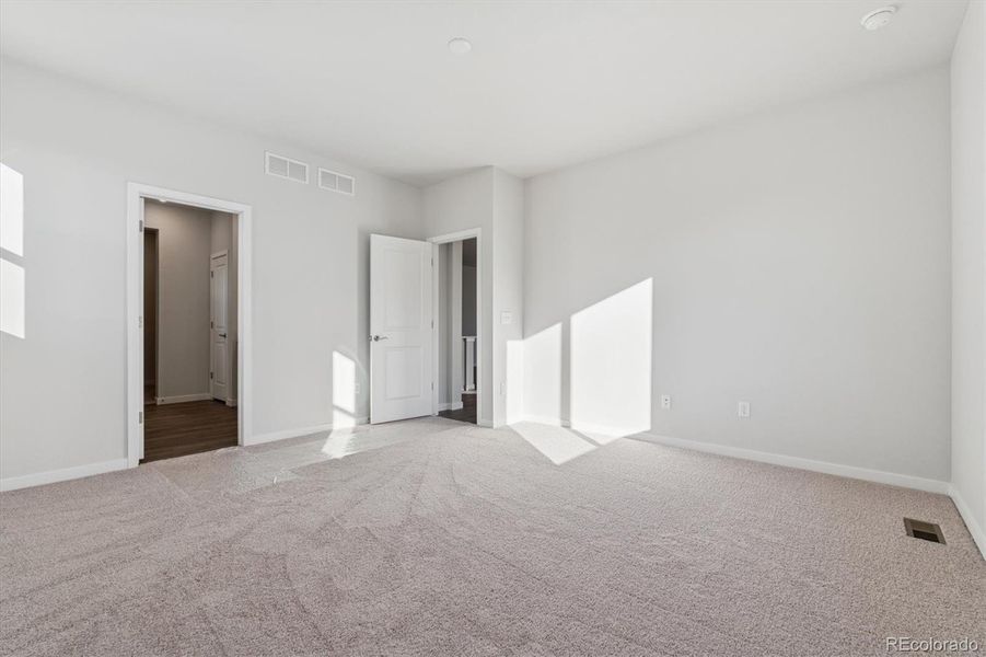 Spacious, unfurnished interior of a new home in Farmlore, Brighton (Image 22).