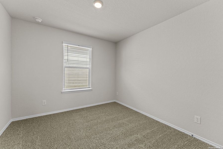 Spacious, unfurnished interior of a new home in Stonehill, San Antonio (Image 14).