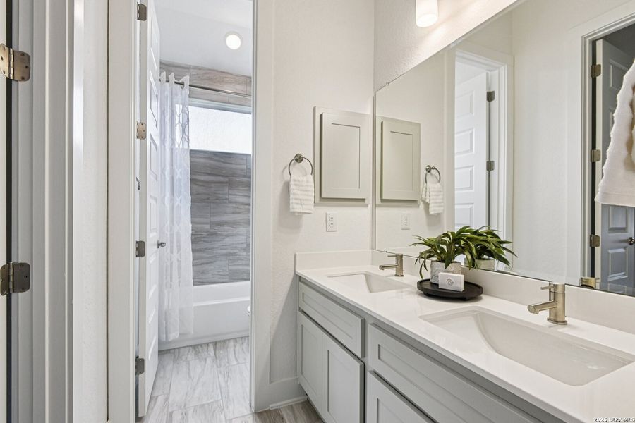 Furnished interior view inside a new home in Waldsanger, New Braunfels (Image 35).