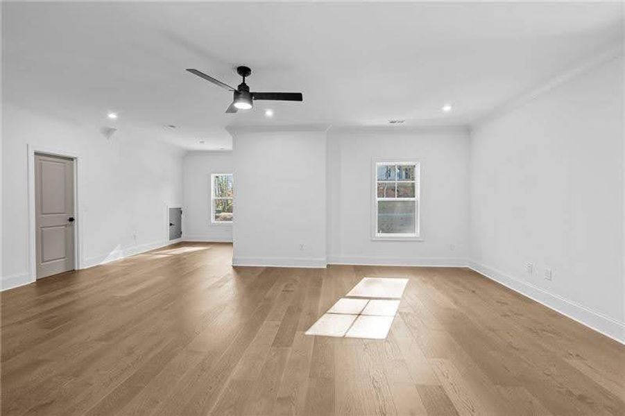 Spacious, unfurnished interior of a new home in Livingstone Park, Kennesaw (Image 30).