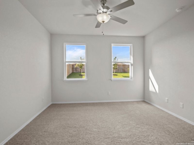 Spacious, unfurnished interior of a new home in Comanche Ridge, San Antonio (Image 26).