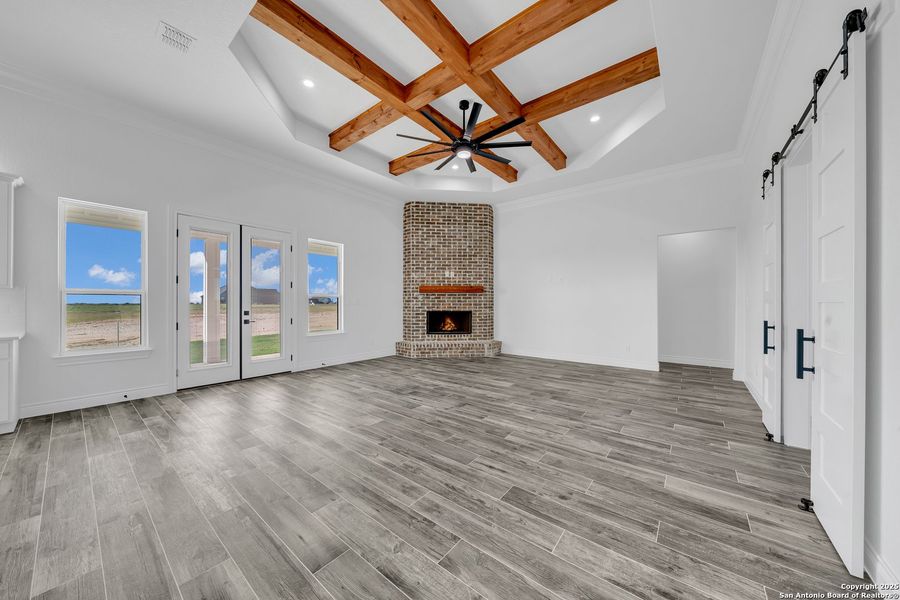 Spacious, unfurnished interior of a new home in , La Vernia (Image 34).