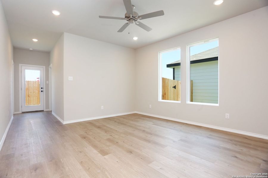 Spacious, unfurnished interior of a new home in Fairway Crossing 40s, San Antonio (Image 25).