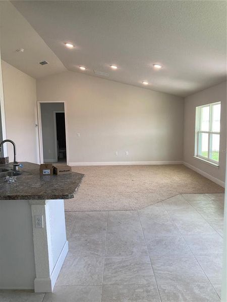 Spacious, unfurnished interior of a new home in , Ocala (Image 9).