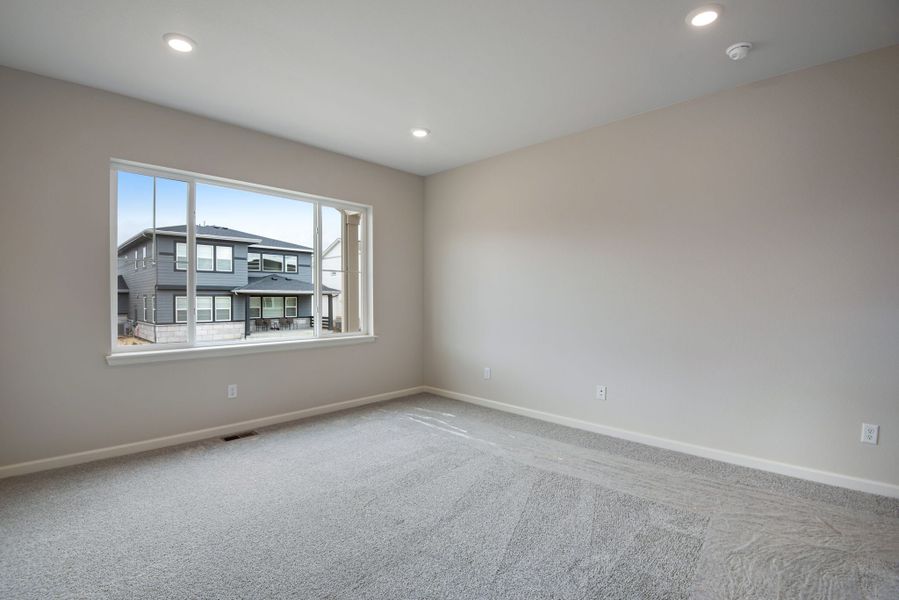 Spacious, unfurnished interior of a new home in The Aurora Highlands, Aurora (Image 24).
