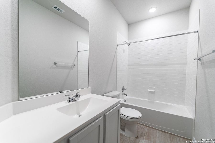 Furnished interior view inside a new home in Laurel Vistas, San Antonio (Image 5).