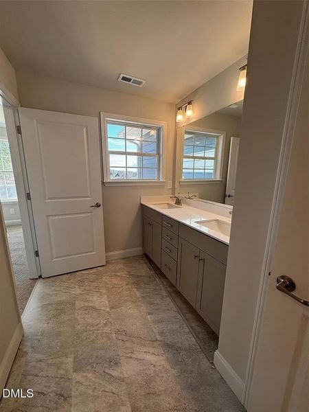 4A35E755-EF82-4F2B-9731-E216FAF7F5F6