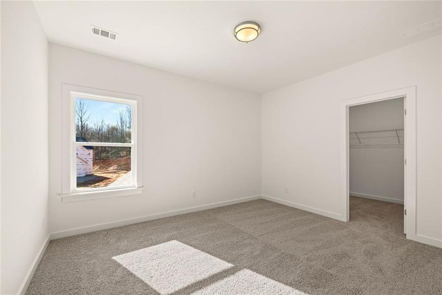 Spacious, unfurnished interior of a new home in , Gainesville (Image 24).