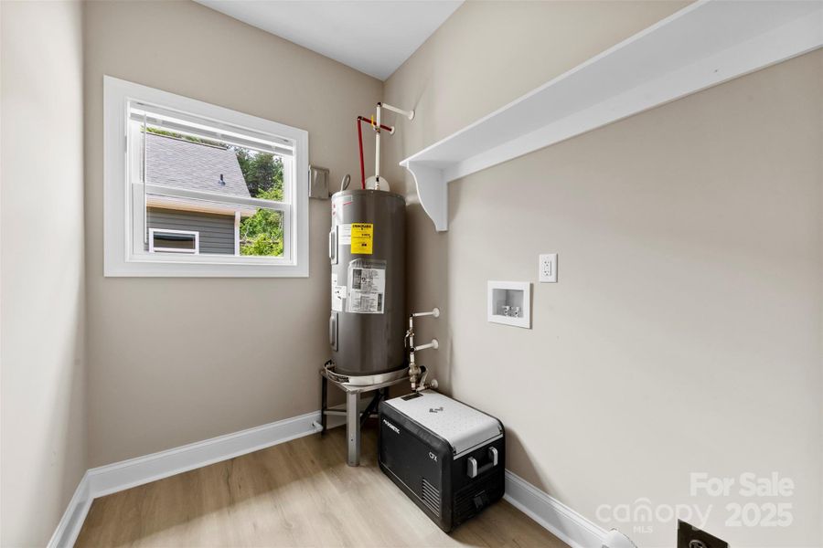 Furnished interior view inside a new home in , Kings Mountain (Image 10).