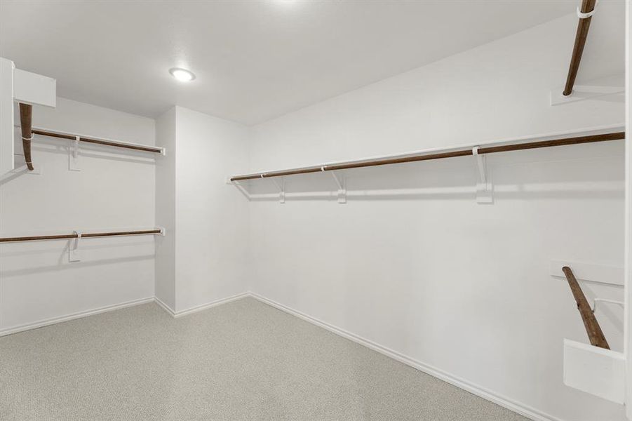 24. 3229 Timineri - Closet 24. 3229 Timineri - Closet