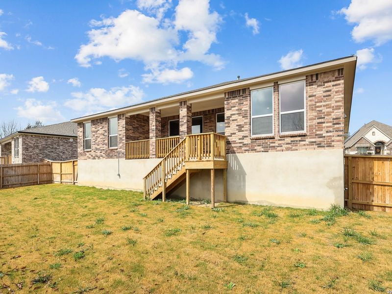 Exterior details and patio area of a home in Ladera, San Antonio (Image 4).