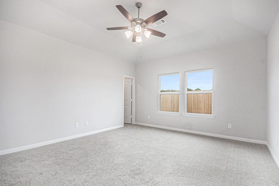 Spacious, unfurnished interior of a new home in , Bay City (Image 25).