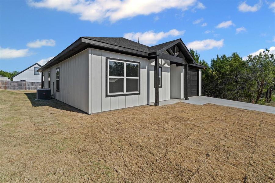 Exterior details and patio area of a home in , Granbury (Image 30).