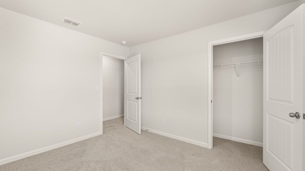 Representative unfurnished interior of a home built from the Flora by D.R. Horton in Sheffield Highlands, Dallas (Image 27).