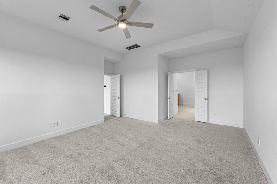 Spacious, unfurnished interior of a new home in Briarwood Crossing, Rosenberg (Image 20).