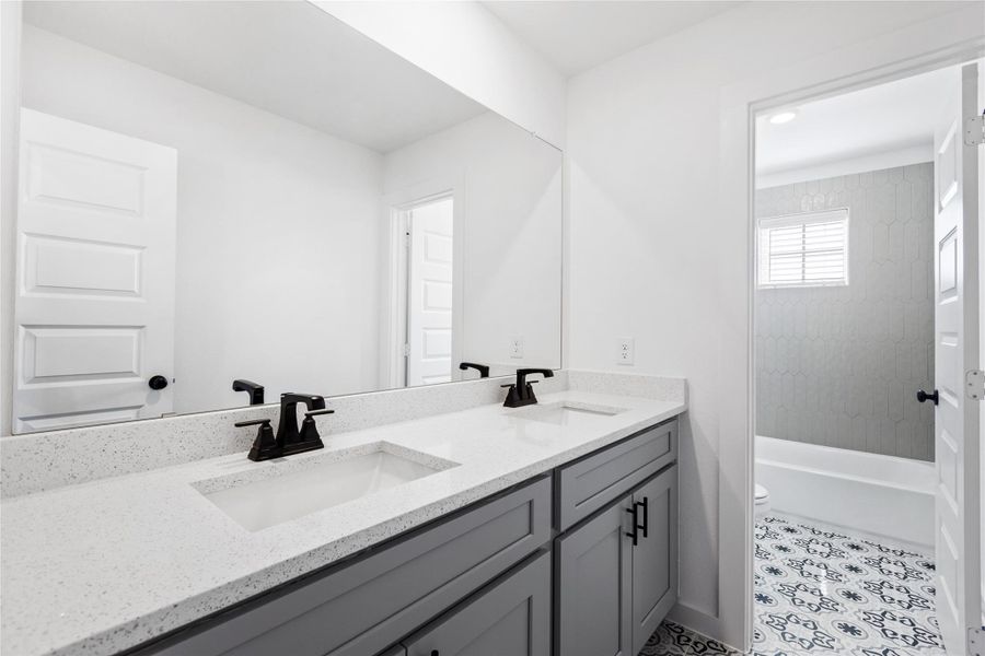 Furnished interior view inside a new home in Kendall Lakes, Alvin (Image 14).