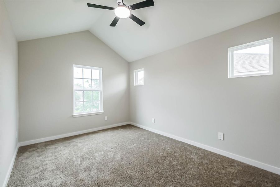 Spacious, unfurnished interior of a new home in , Fresno (Image 38).