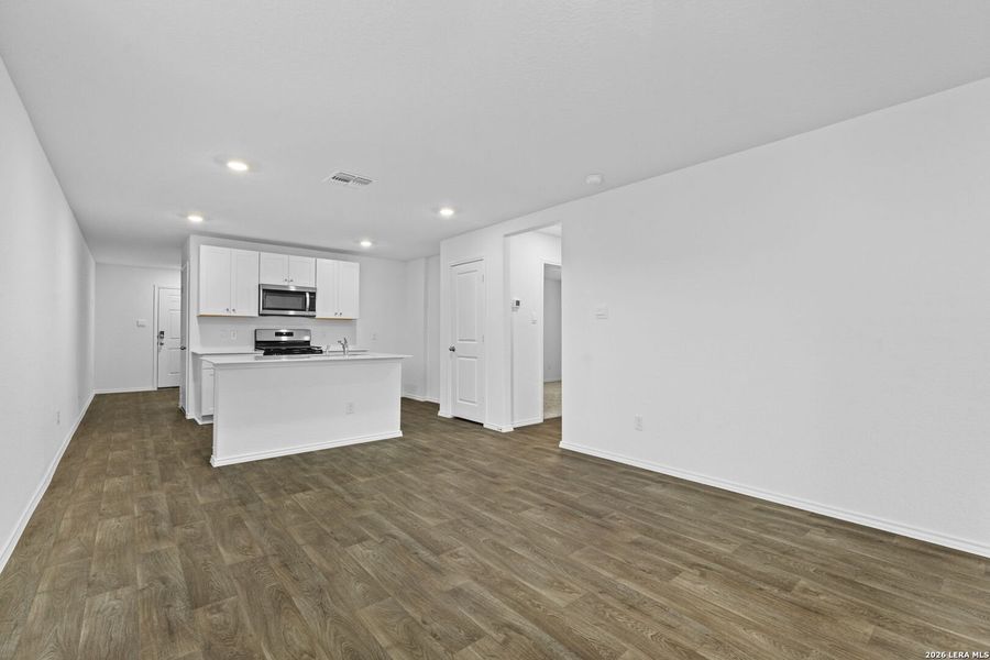 Spacious, unfurnished interior of a new home in Applewood, San Antonio (Image 23).
