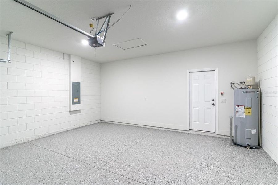 Spacious, unfurnished interior of a new home in , Palm Bay (Image 32).