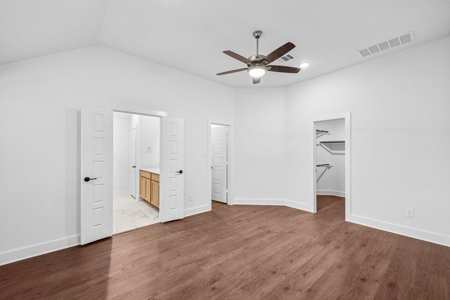 Spacious, unfurnished interior of a new home in Sorella, Tomball (Image 8).
